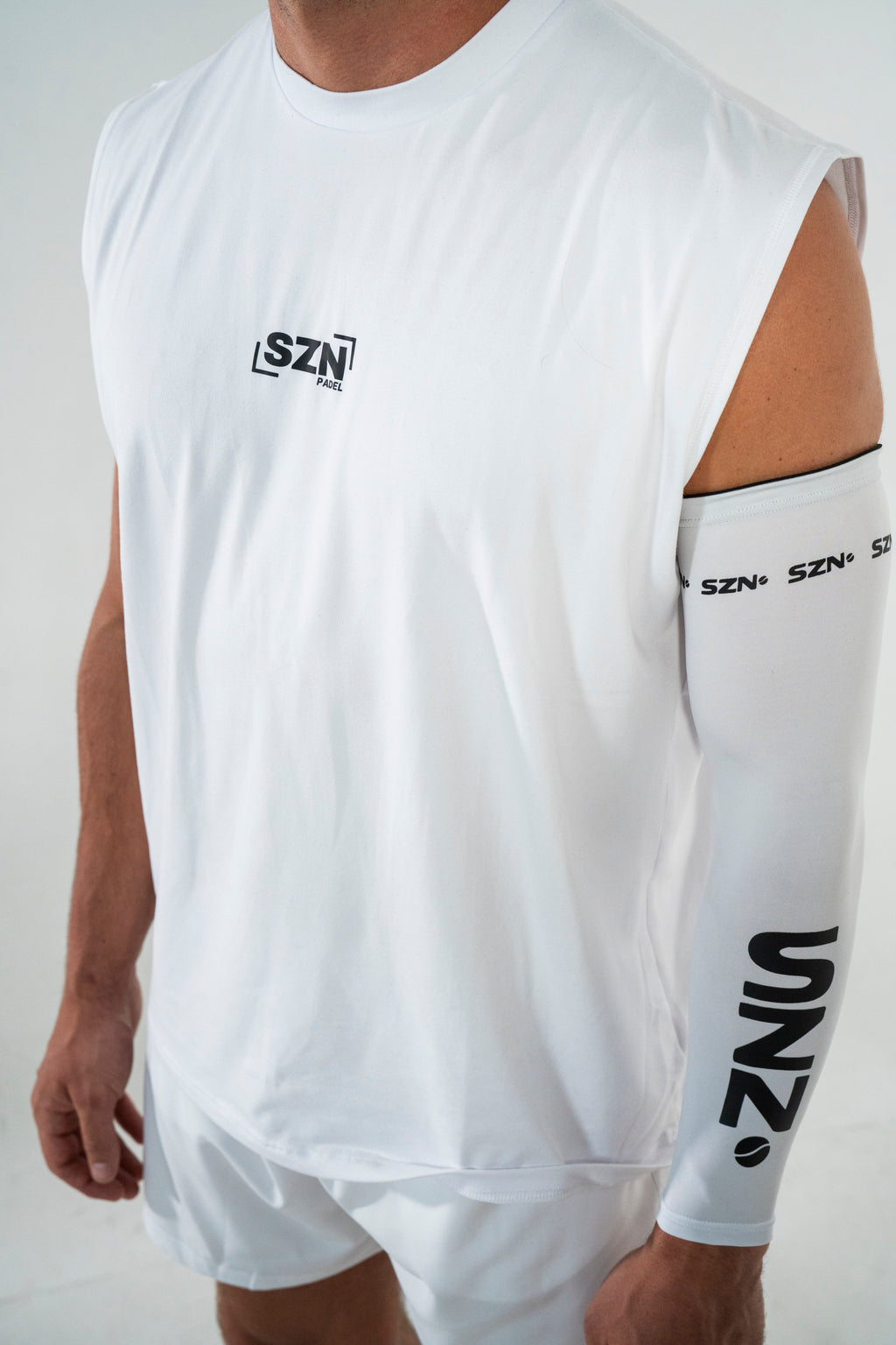 COURT VEST- WHITE