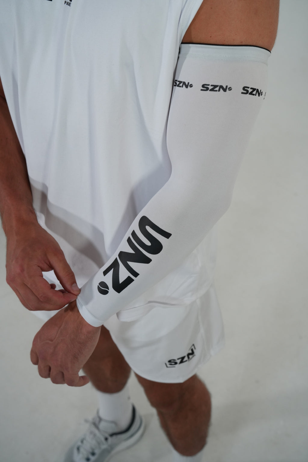 SZN COMPRESSION SLEEVE- WHITE